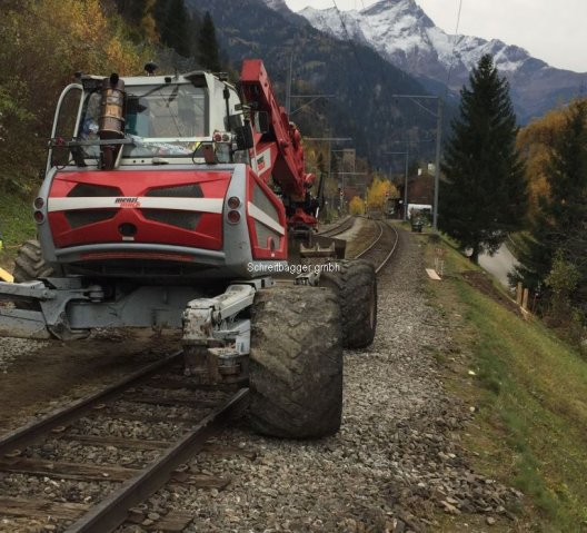 Bereit zum Beton aus dem Dumper schöpfen